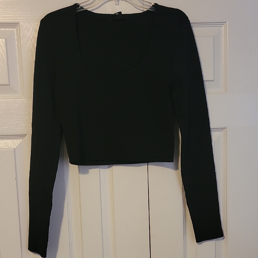 Black Long Sleeve Women's Cropped Knit Top